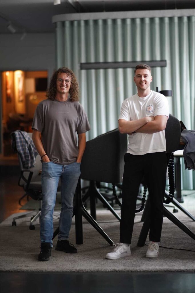Julien und Niklas von wiwamedia im Büro
